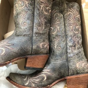 Corral G boots. Snip toe, size 9 1/2
